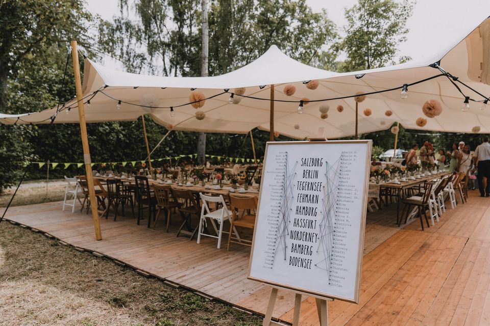 Outdoor Zelt Boho Hochzeit Tische Stühle Vintage mieten leihen in Sommerhausen Main