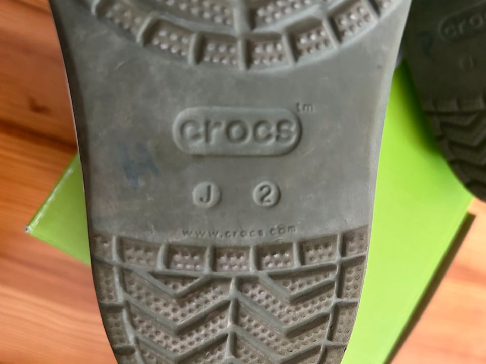 Crocs J2 35 dunkelgrün in Baden-Baden