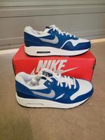 Nike Air Max 1 GS Gr. 37,5 blau weiß Sneaker retro Sport Fitness Hessen - Fulda Vorschau