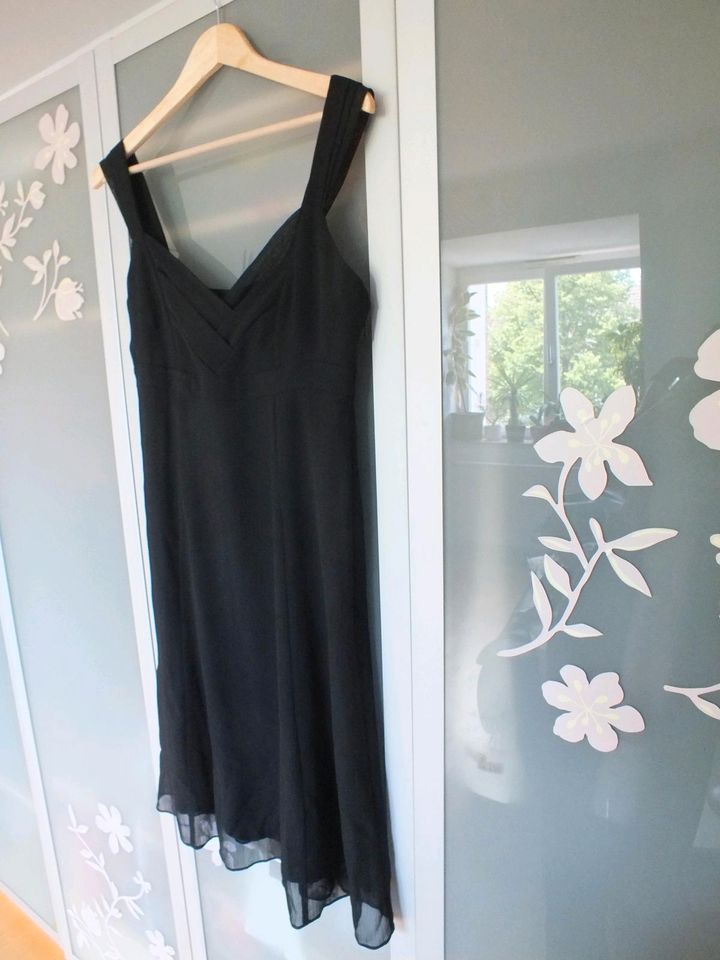 Esprit Kleid, schwarz, knielang - neu, mit Etikett in Hamburg