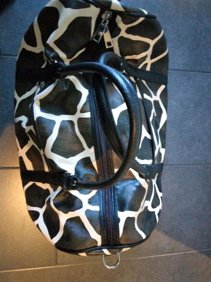 Reisetasche im Giraffenlook  - neuwertig - in Buggingen