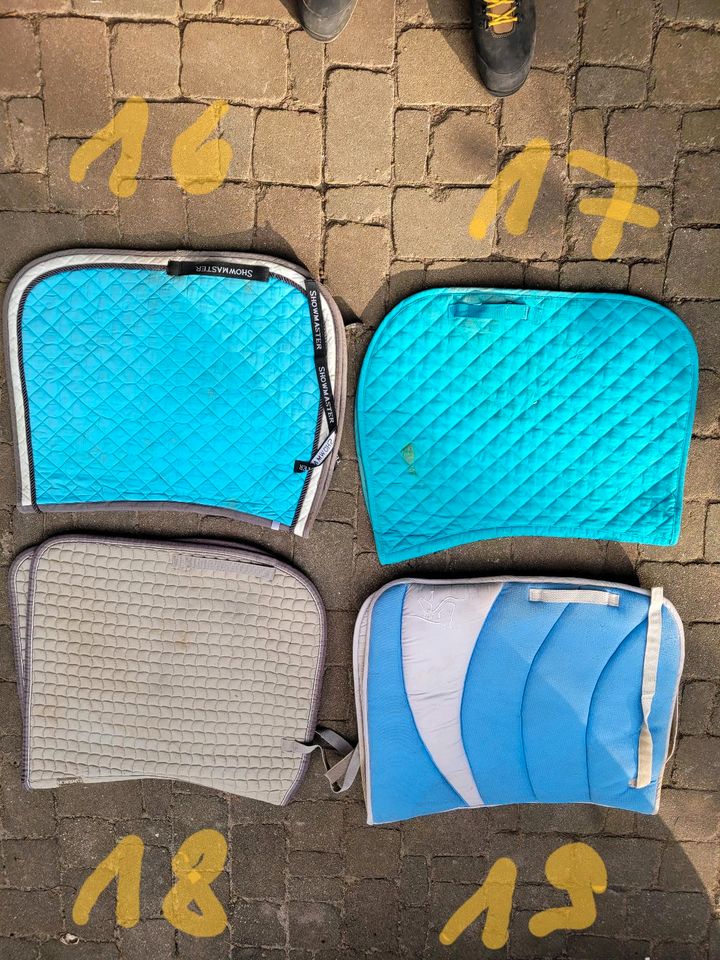 Neue und gebrauchte Satteldecken/  Pads in Kyritz
