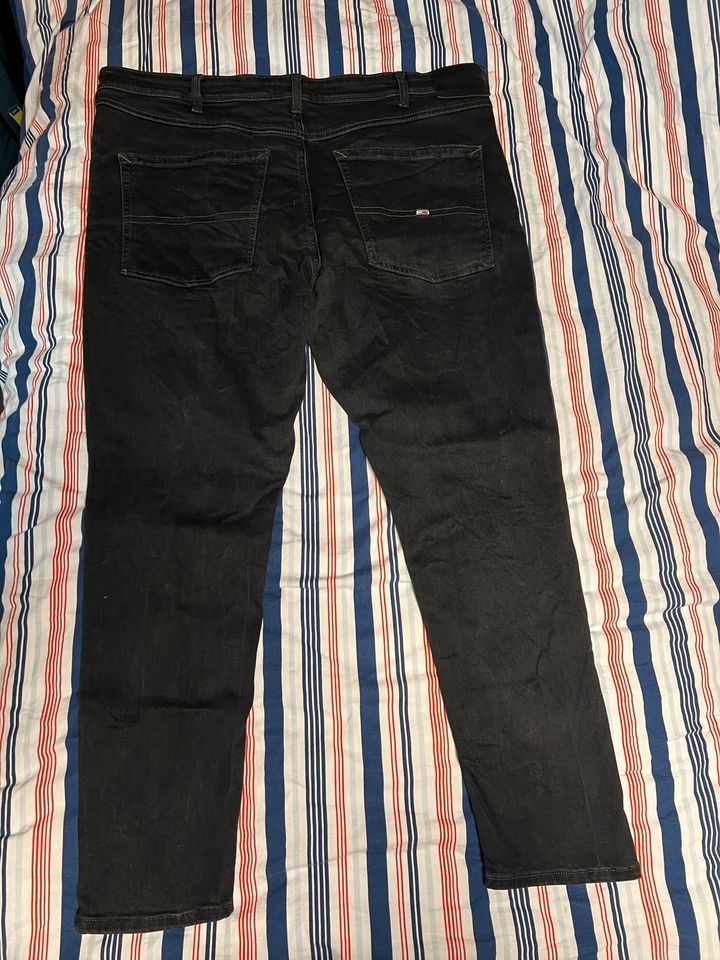 Tommy Hilfiger Jeans Miles Skinny 44x32 schwarz in Wuppertal