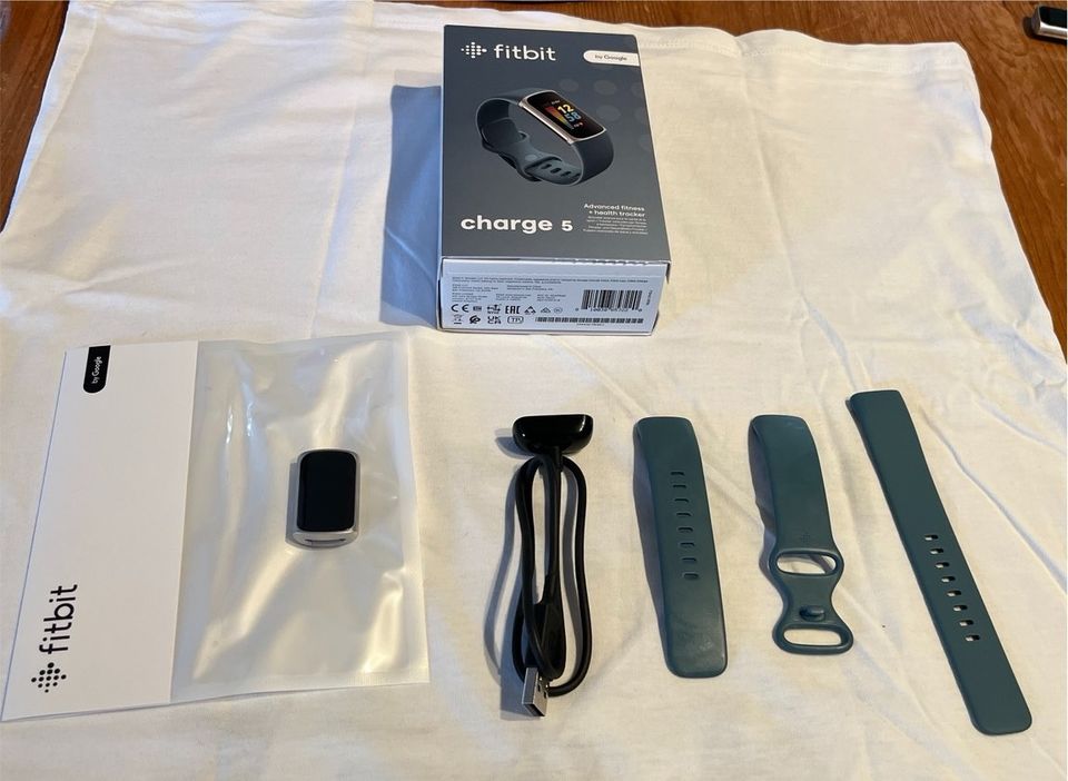 Fitbit Charge 5 (Neues Austauschgerät von Fitbit) in Calw