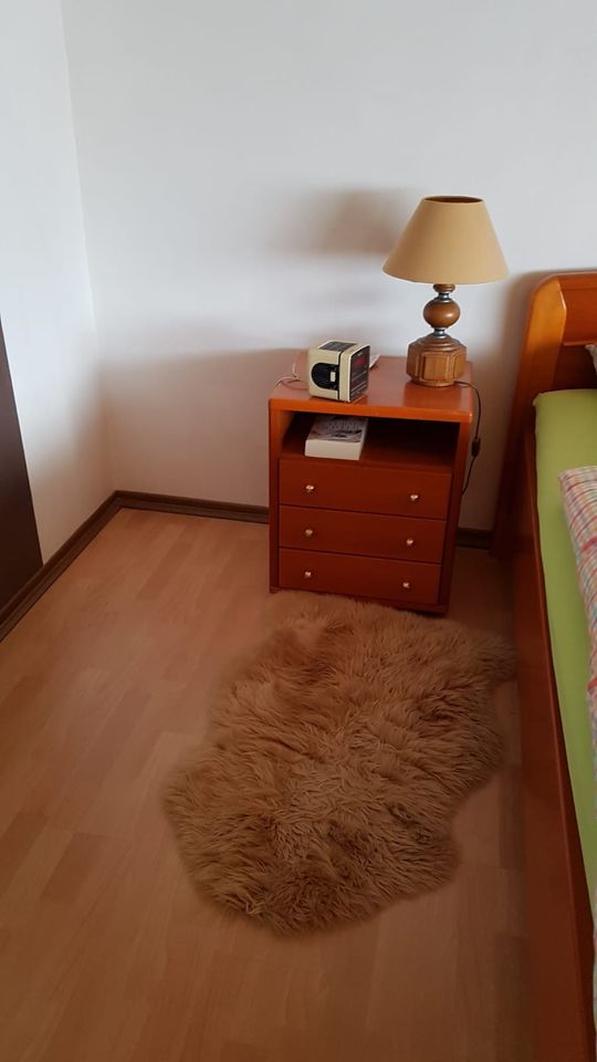 Doppelbett 1,8x2m massiv mit Nachttisch in Aldenhoven