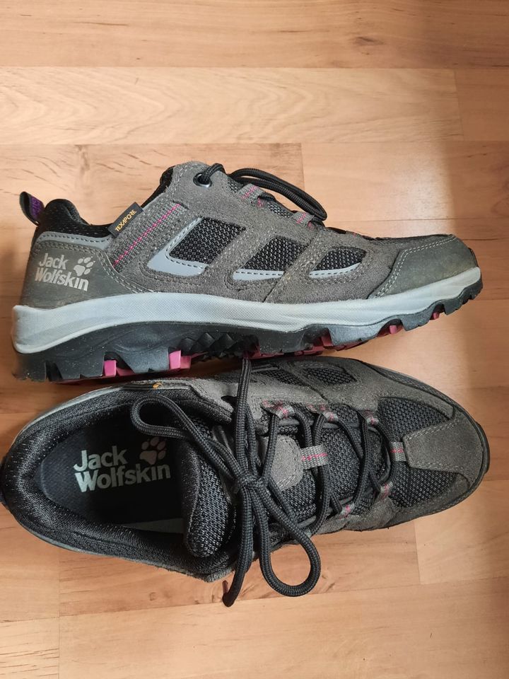 Jack Wolfskin Wanderschuhe, Größe 7 in Saarlouis