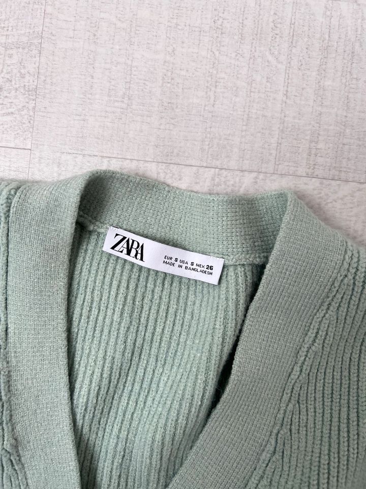 Zara Strickjacke Größe S mint in Altena