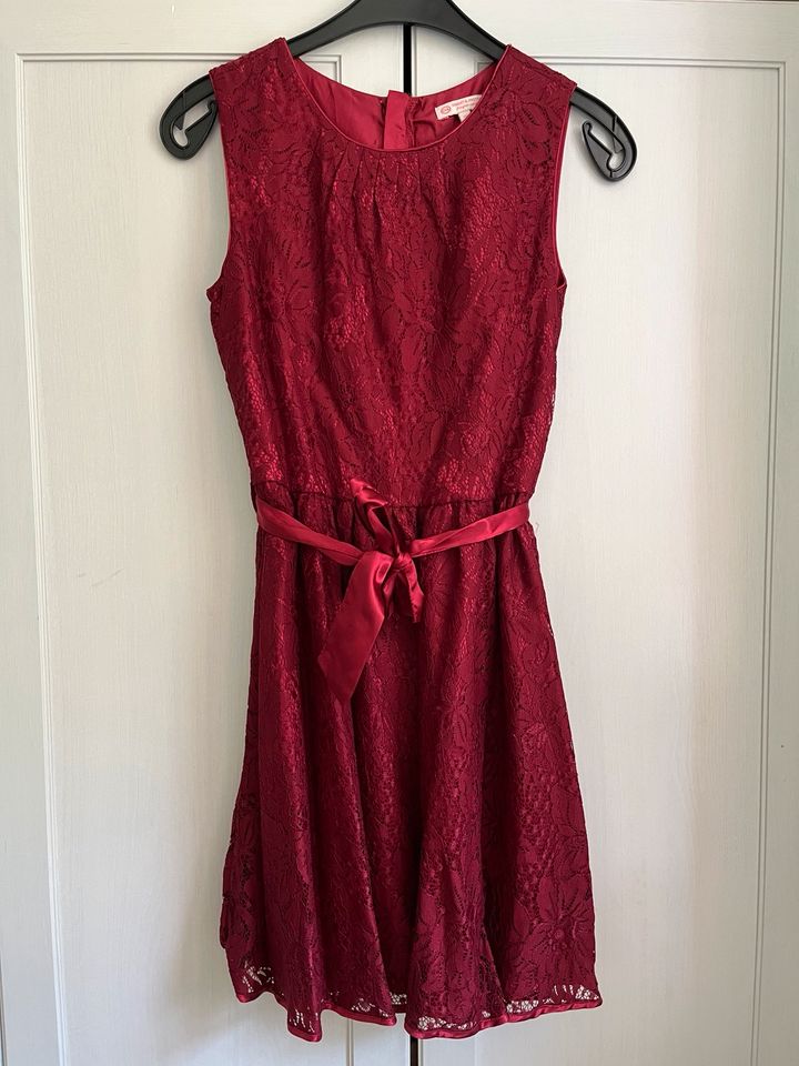 Sommerkleid Mädchen rot 158 in Frankfurt am Main