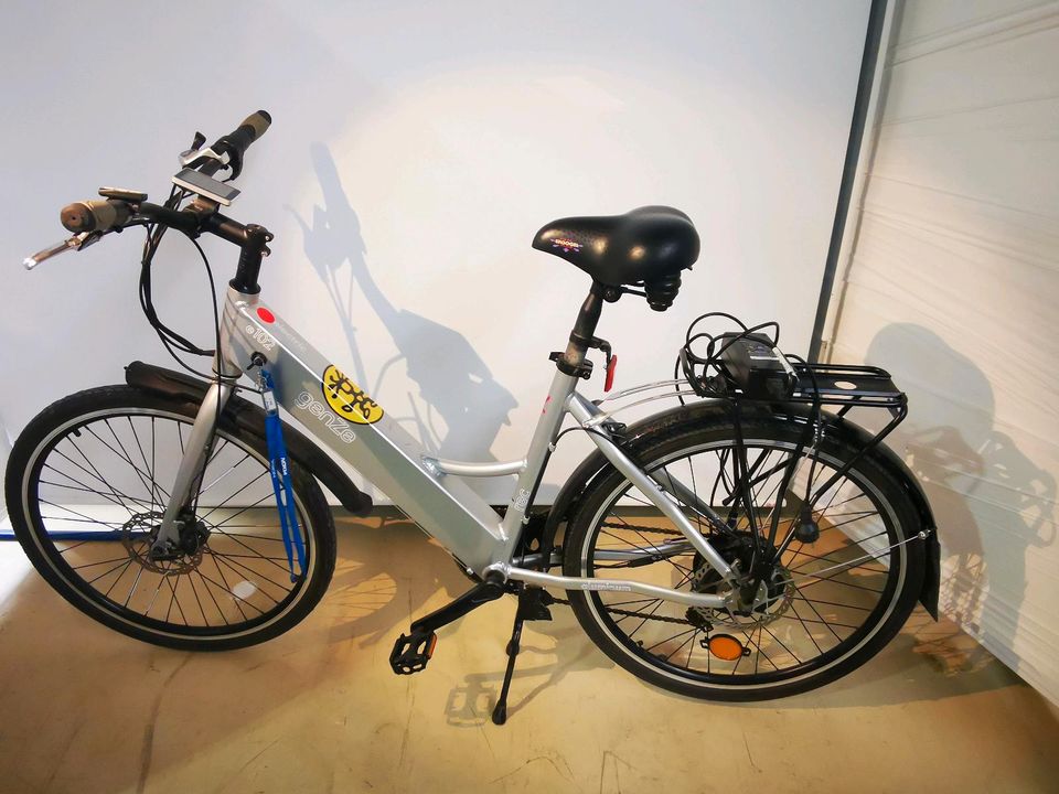 E-Bike Mahindra genZe e102 aluminium Shimano Samsung e.ALPS Li-ion Akku Ladegerät in Buch