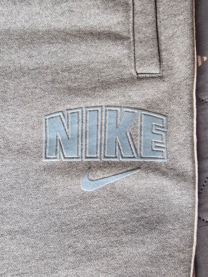 Neue Nike Jogging-Hose mit Etikett in Größe M... in Nörten-Hardenberg