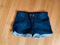 kurze dunkelblaue Jeans / Shorts in Gr. 152 Frankfurt am Main - Bornheim Vorschau