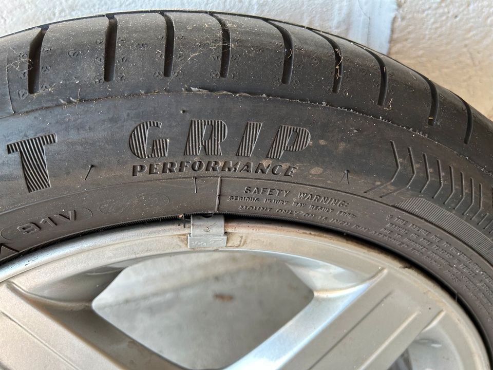 Sommerreifen Goodyear 205/55 R16  mit Alufelgen Top Zustand ‼️ in Penig