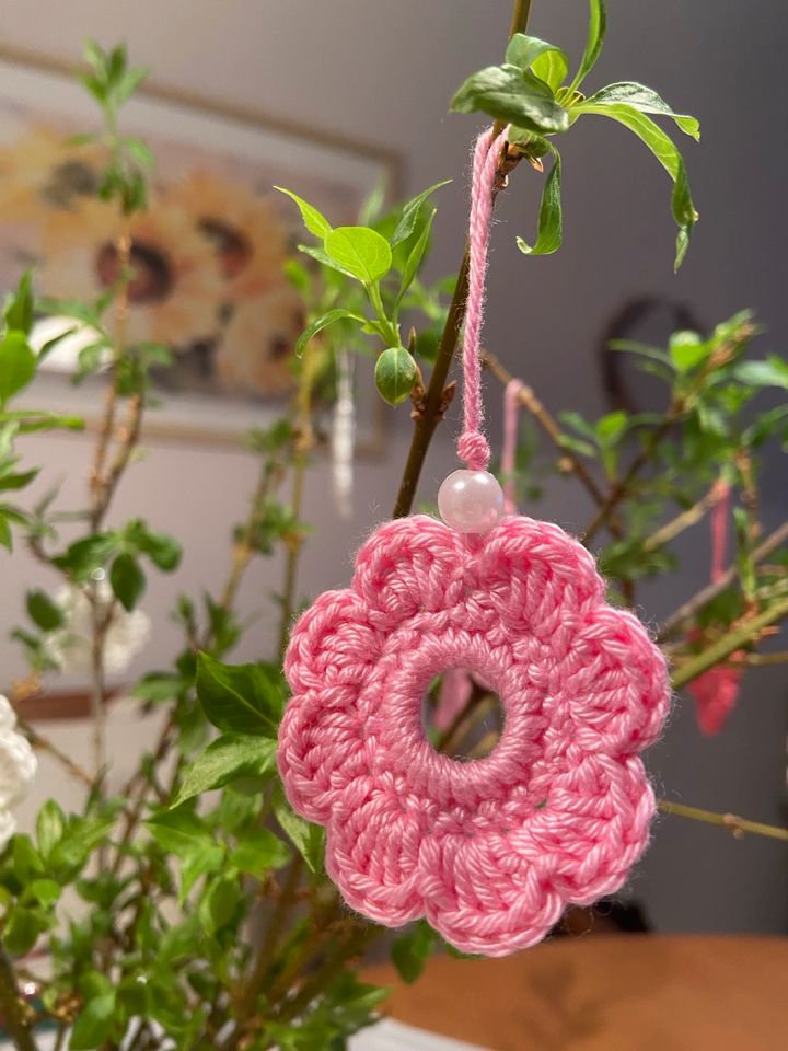 ❤️ Deko Häkel Blumen Geschenk Anhänger Hänger Rosa Lila Weiß in Lüdenscheid