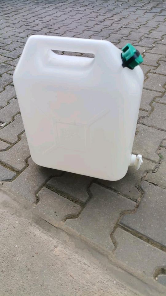 20 Liter Wassertransportkanister mit Auslaufhahn in Langenlonsheim