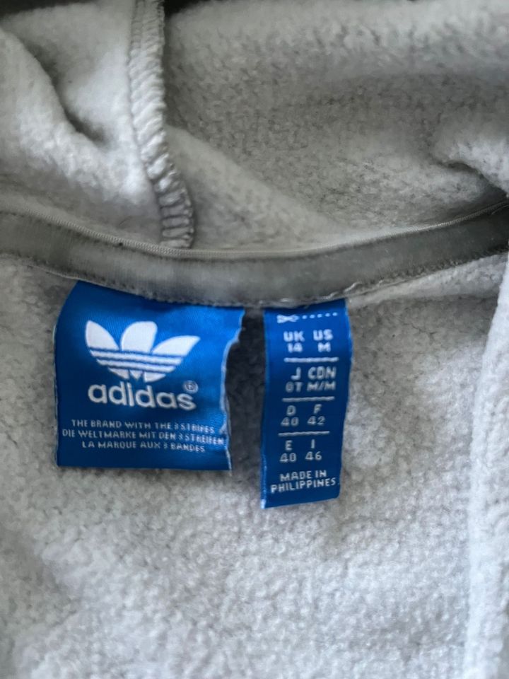 Pullover der Marke Adidas in M in Pinneberg