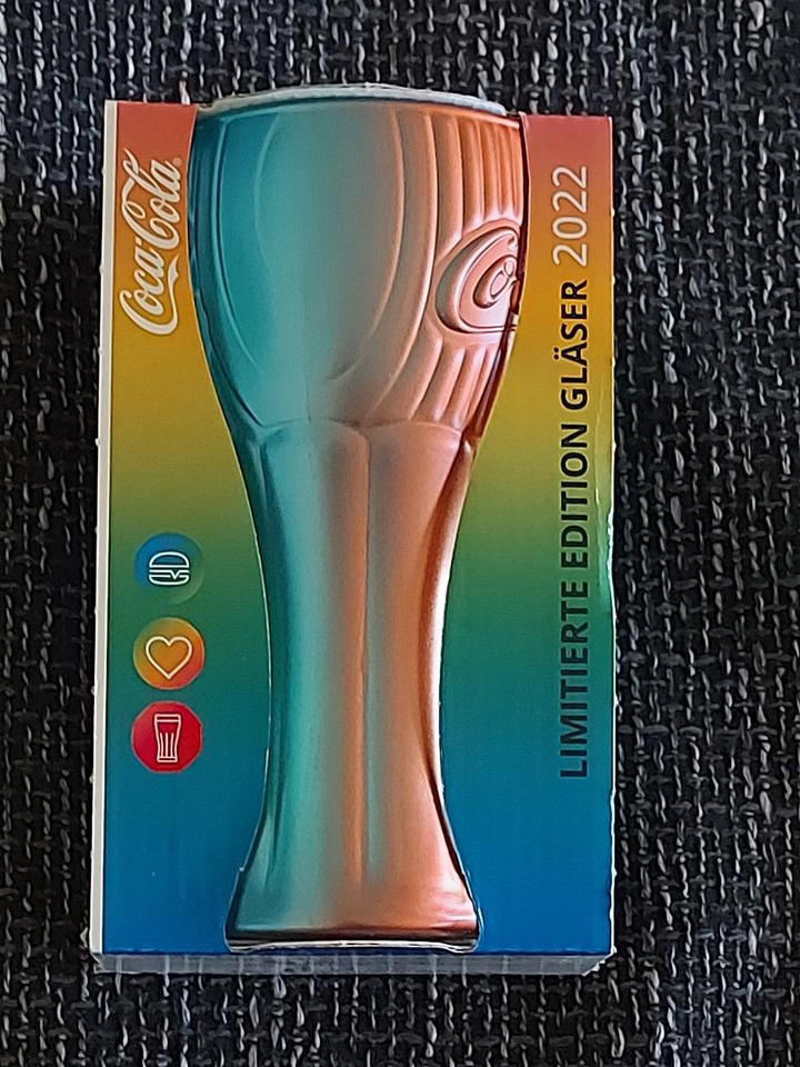 Mc Donalds Regenbogenglas Coca Cola Crew Edition 2022 in Dresden