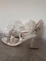 Weiße Hochzeitschuhe/Sandalen mit Strass Gr 36 Neu Hessen - Lorsch Vorschau