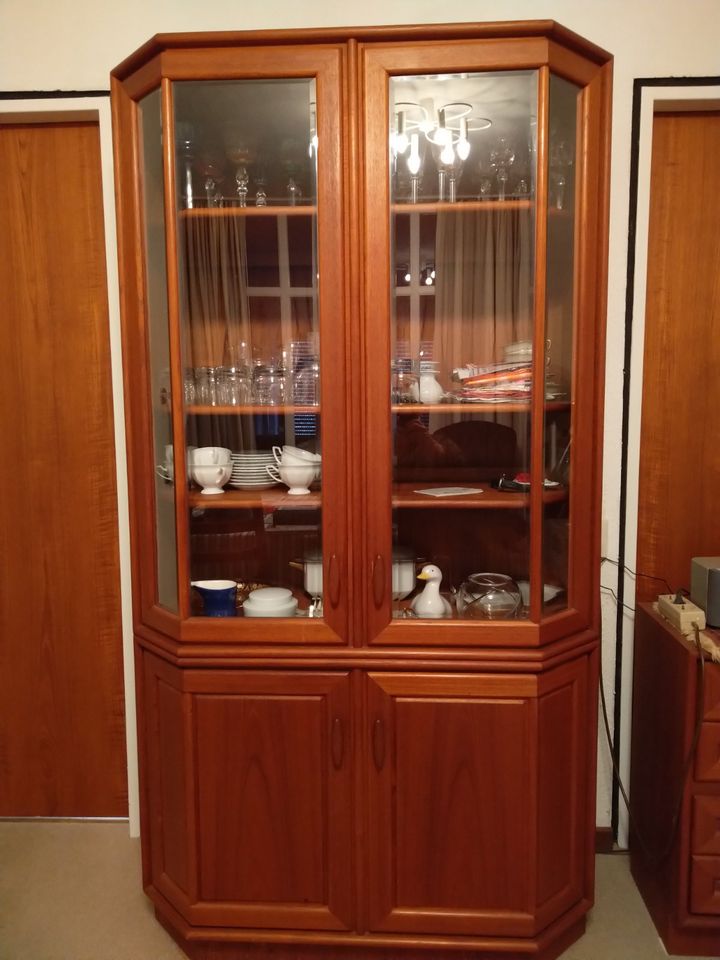 Vitrine Teak mit Beleuchtung in Kiel