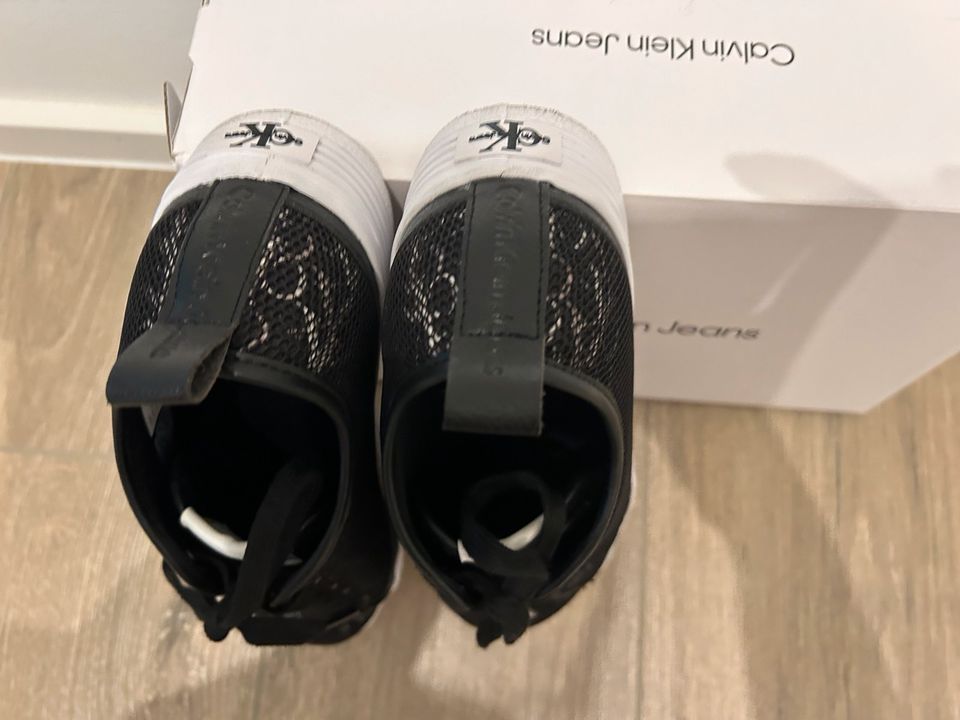 Calvin Klein Schuhe Sneaker Stoffschuhe schwarz/weiß Gr.40 Neuwe. in Hennef (Sieg)
