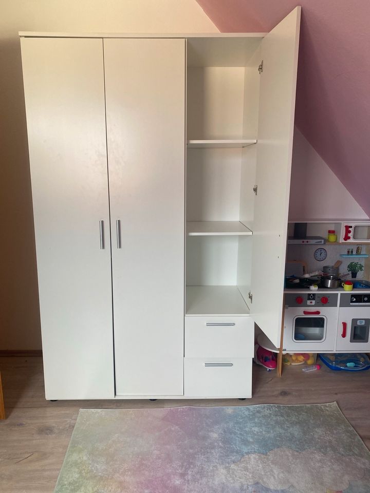 Kleiderschrank Kinderzimmer in Balingen