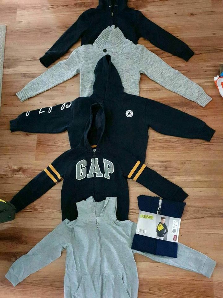 Gap,Converse,H&M,Tommy Hilfiger,Tom Tailor,Michael Kors,Tchibo in Hamburg