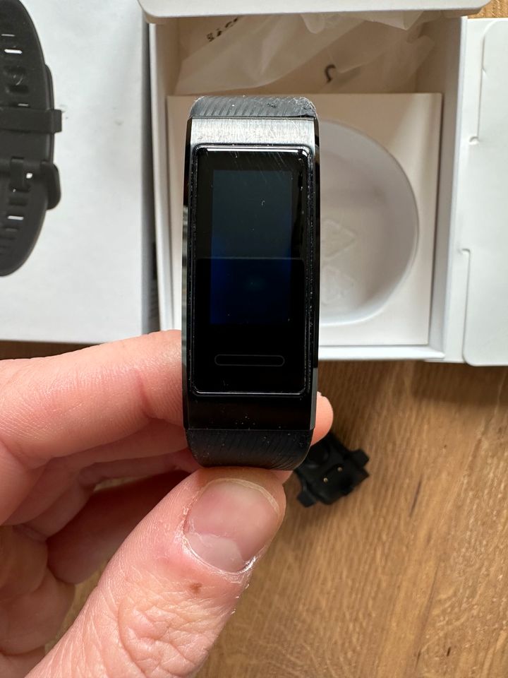 Huawei Band 4 Pro in Roßtal