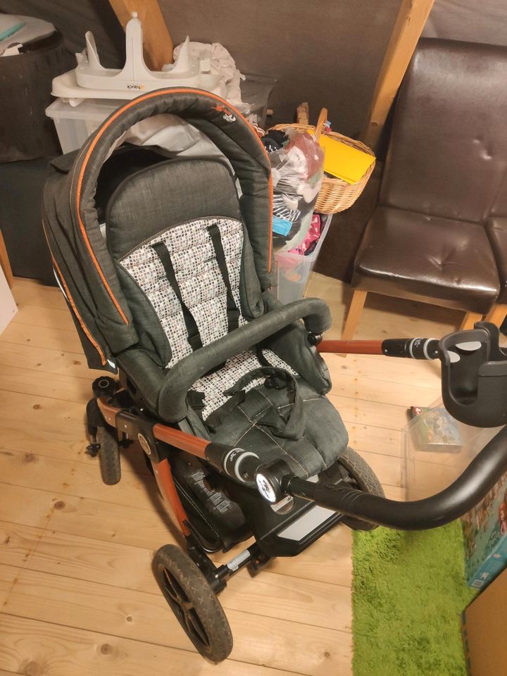 Kinderwagen/Buggy von Hartan mit viel Zubehör in Kiel