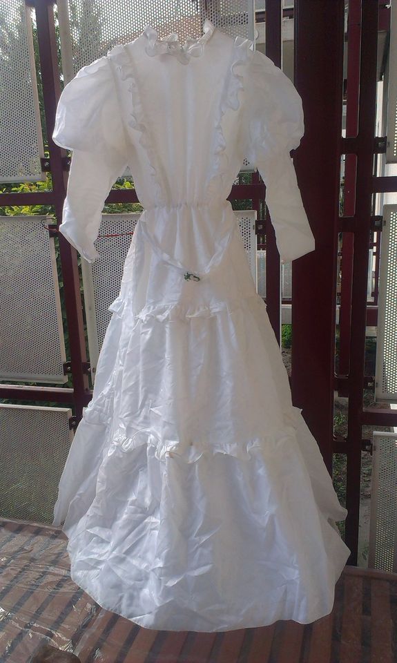 Hochzeitskleid (Größe 152) in Berlin