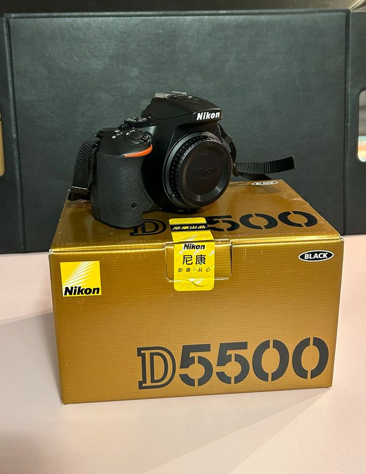 Nikon D5500 Body DSLR - sehr guter Zustand, inkl. OVP & Akkus in Düsseldorf