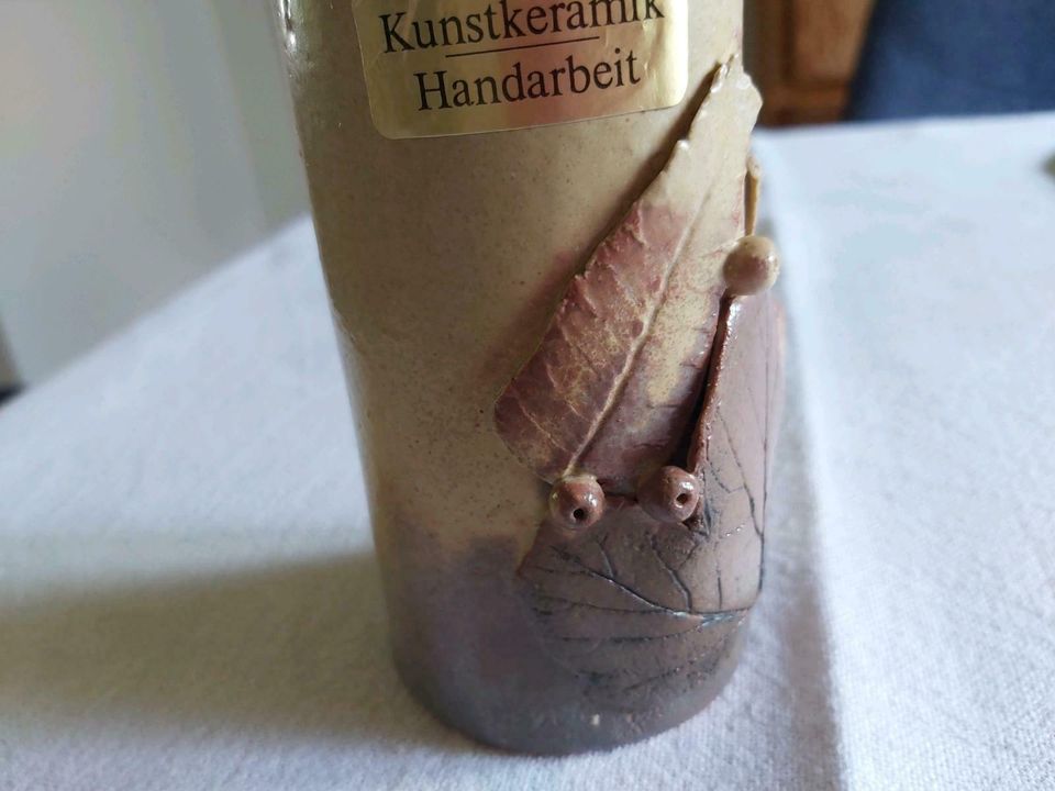 Getöpferte Vase,  Kunstkeramik in Linsengericht