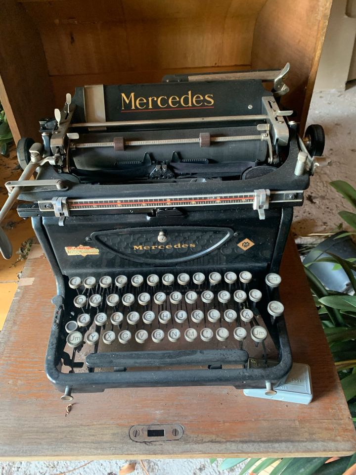 Antike Original „Mercedes“ Schreibmaschine mit Kasten und Schlo in Adelsried