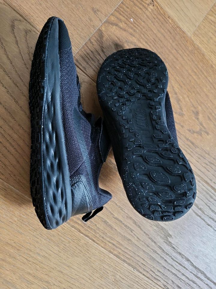 Nike Sport Schuhe, Stecker, gr. 35, w. Neu in Bad Neustadt a.d. Saale