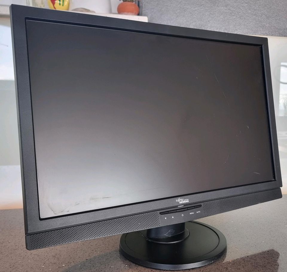 Fujitsu Siemens 22 Zoll Monitor | VGA | Eingebaute Lautsprecher | in Battenberg (Pfalz)