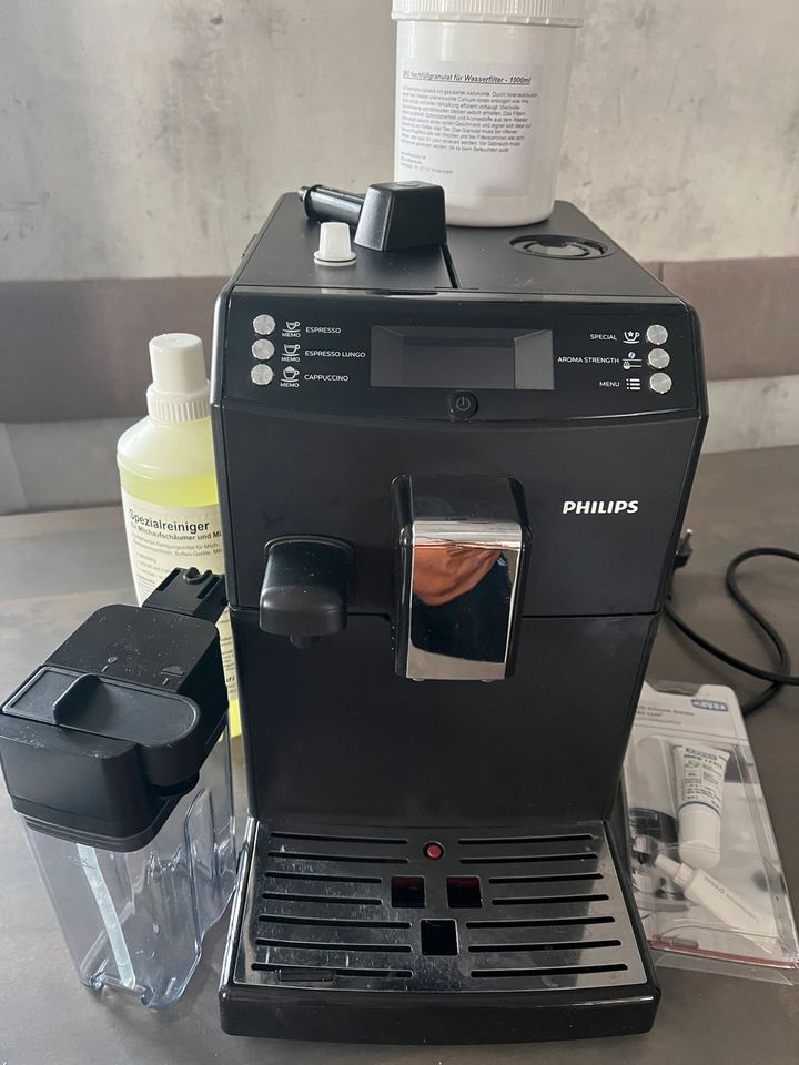 Philips HD8834 Espresso Vollautomat Kaffee in Küps