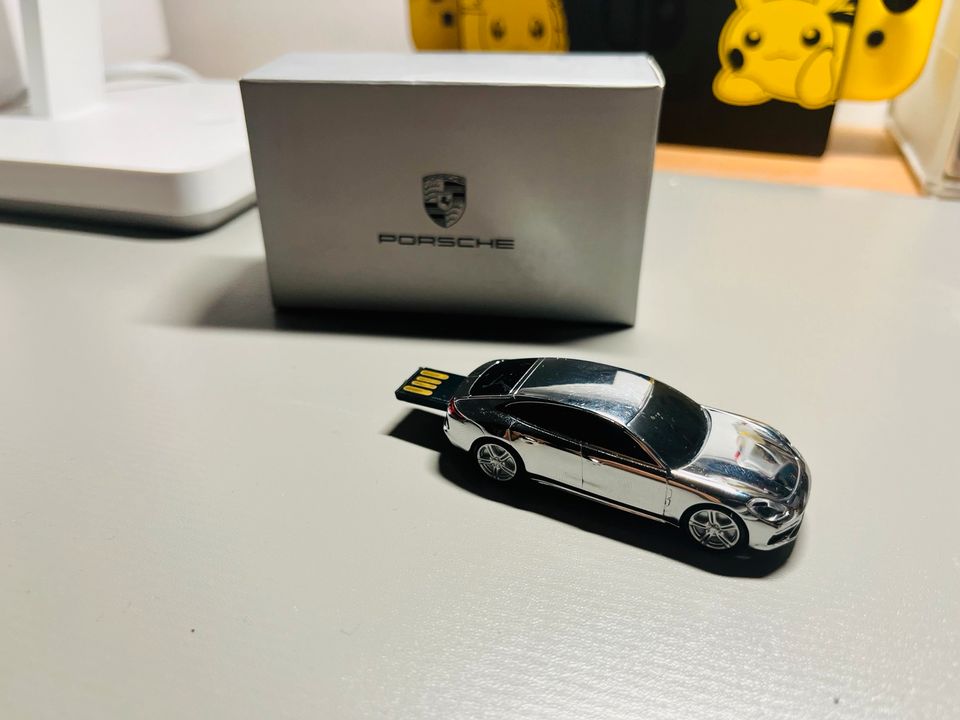 Porsche USB Sticker 8GB Panamera Turbo in Silver / G2 in Stuttgart