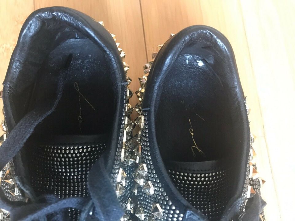 Lola Cruz Schuhe Sneaker Größe 40 schwarz mit Nieten in Wuppertal