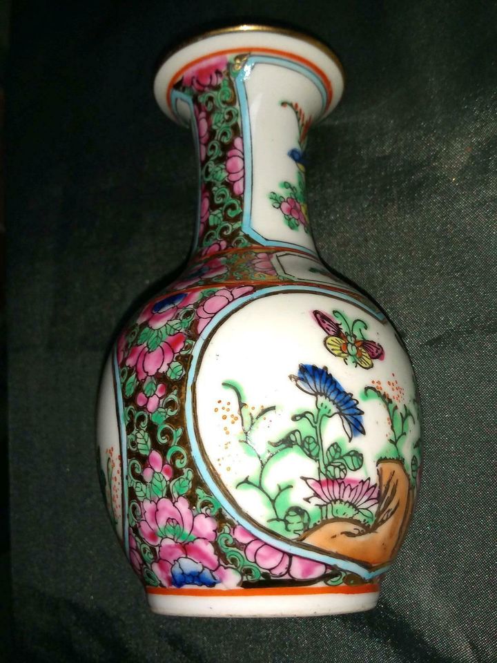 Feine Chinesische Porzellan Vase Asiatika Gemarkt Famille Rose in Schönwalde (Vorpommern)