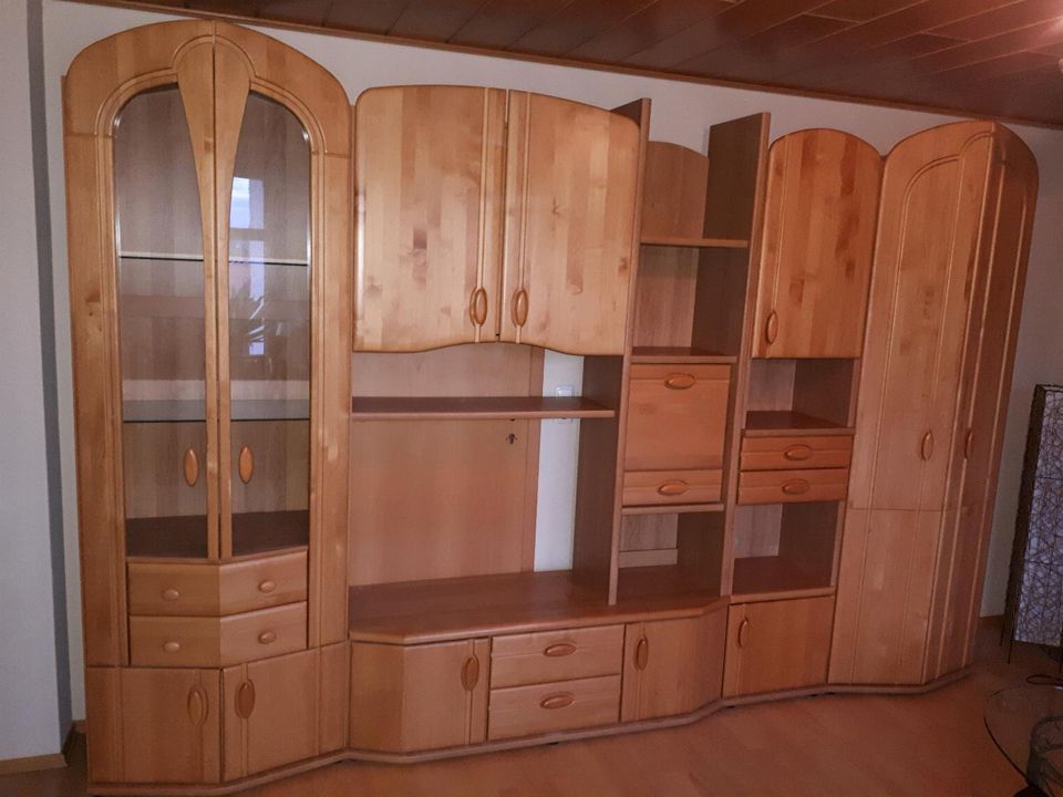 Wohnzimmerschrank in Erle Front massiv in Brachttal