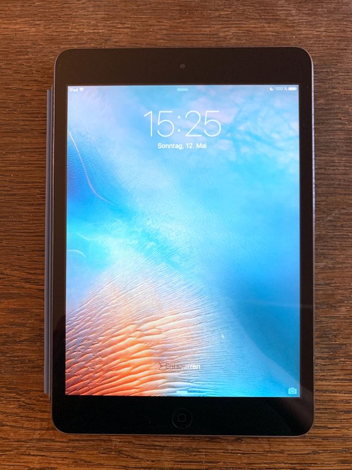 iPad mini A1432 16GB grau mit Apple Schutzhülle in Hamburg