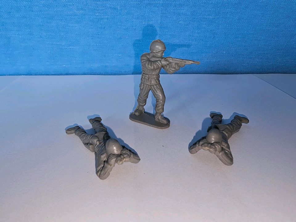 6 x Spielfiguren Soldat Militär in Heidenrod