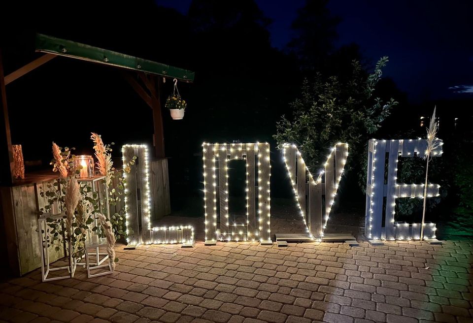 LOVE Paletten - Hochzeit - Wedding - Hochzeitsdeko in Wankendorf