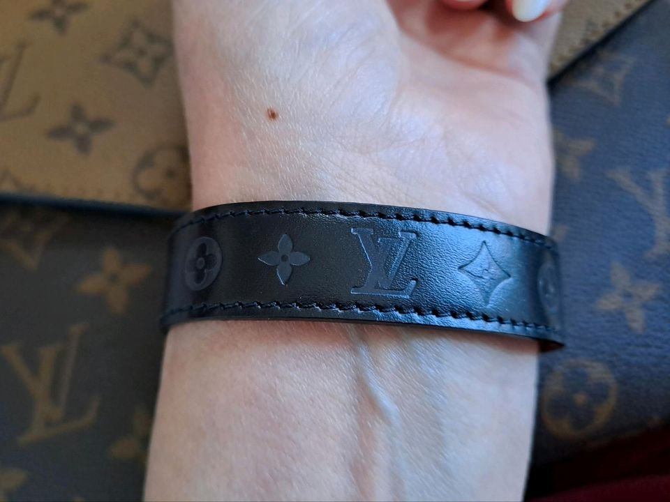 TOP schönes LOUIS VUITTON Armband Leder Schwarz, Silber Blume in Viersen