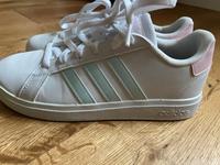 Neu Adidas Turnschuhe Sneaker Schuhe Gr. 38 Nordrhein-Westfalen - Korschenbroich Vorschau