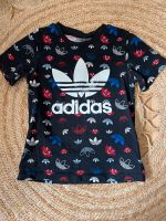 Adidas T-Shirt Kinder Gr. 104 3-4 Jahre in schwarz bunte Logos Berlin - Charlottenburg Vorschau