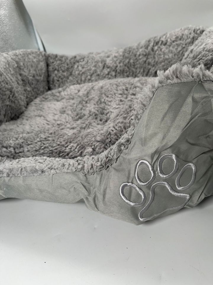 NEU grau XL Hundebett Hundekissen Haustierbett Hundekorb in Soltau