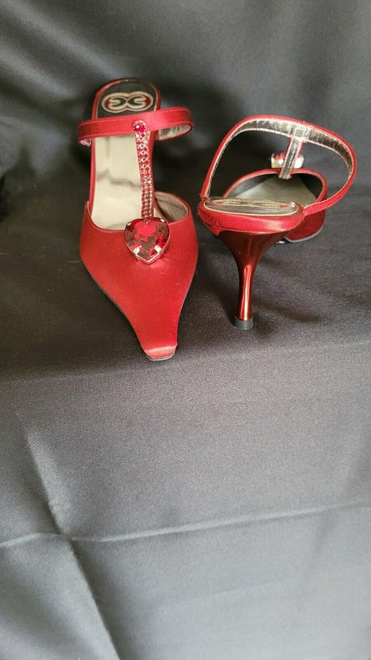 Escada Pumps,Schuhe,Gr 36,rot,mit Strasssteinen, in Regensburg