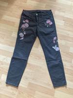 Neuwertige Jeans von Heine mit sehr schönen Stickereiapplikatione Bayern - Schwandorf Vorschau