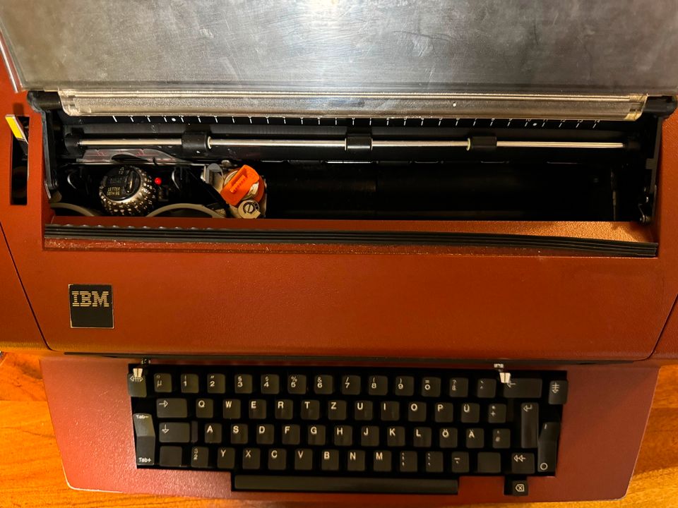 IBM - elektrische Schreibmaschine 670x in Ostfildern