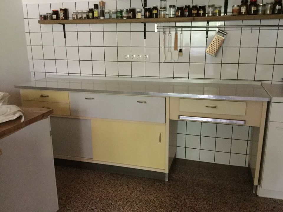 50er Jahre Original Küchenmöbel Resopal Arbeitsplatte 2,30m lang in Stoetze