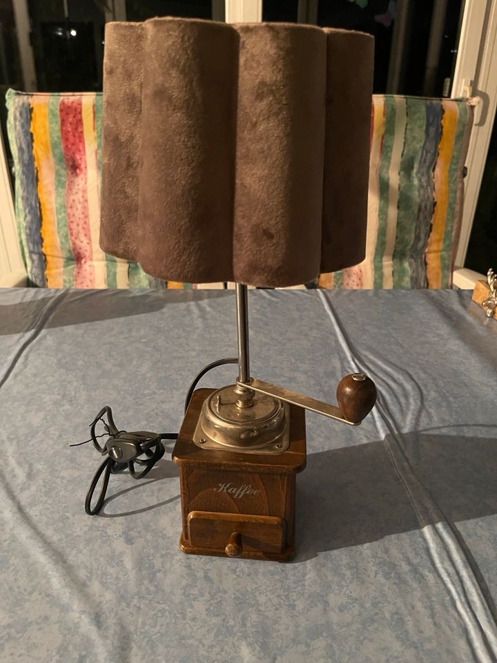 Lampe Kaffeemühle mit Lampenschirm in Vilseck